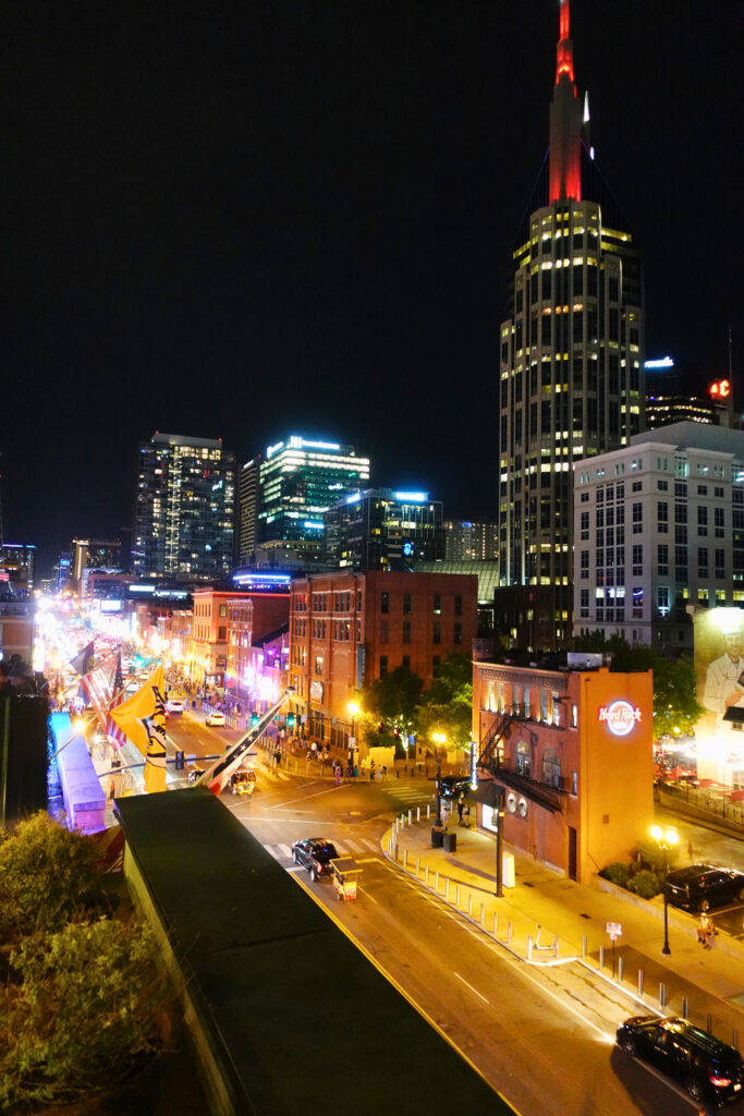 Honky Tonk Highway in Nashville von Dach aus fotografiert